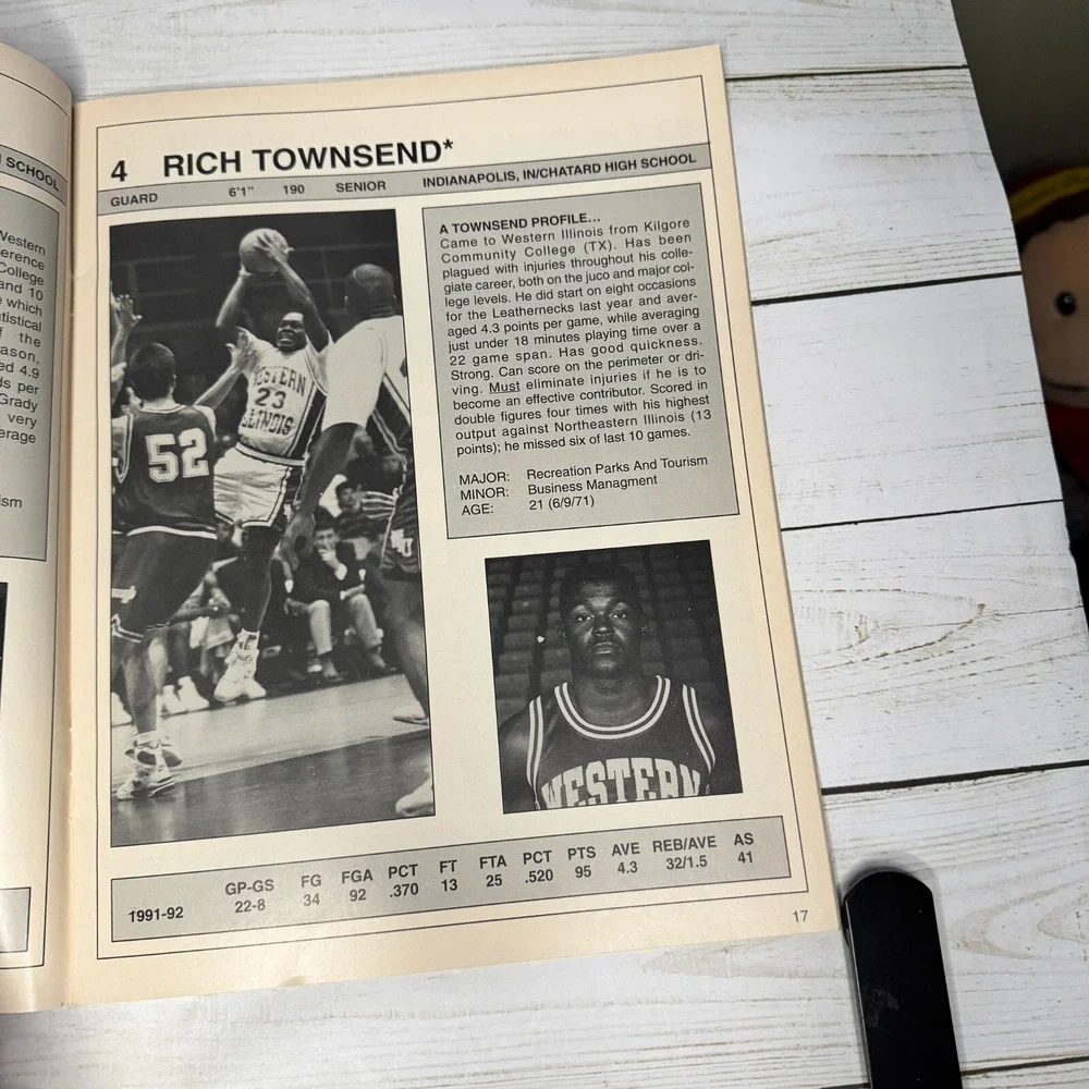 Vintage NCAA Western Illinois University Men's Basketball Media Guide 1992-1993
